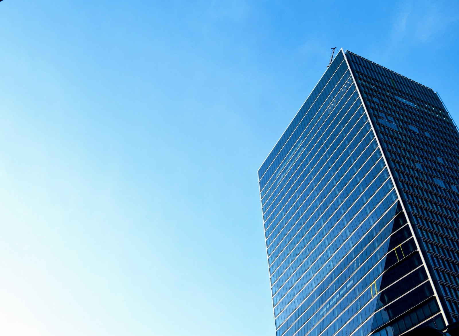 a very tall building sitting next to a traffic light