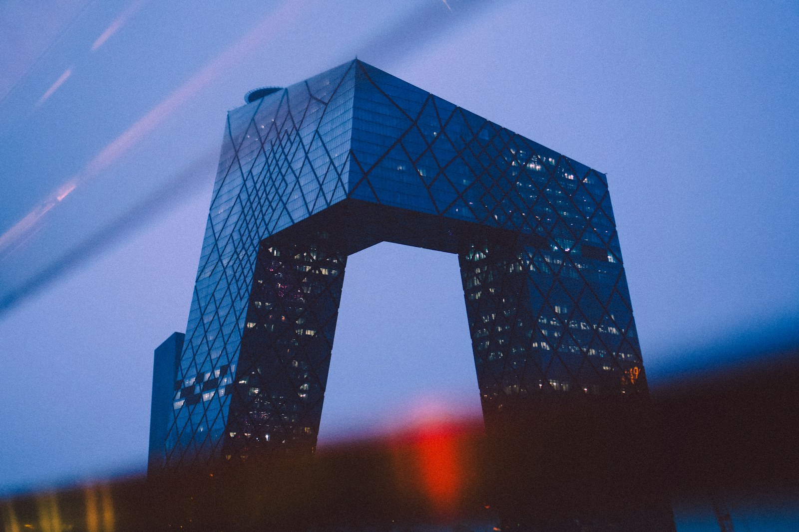 a very tall building sitting in the middle of a city