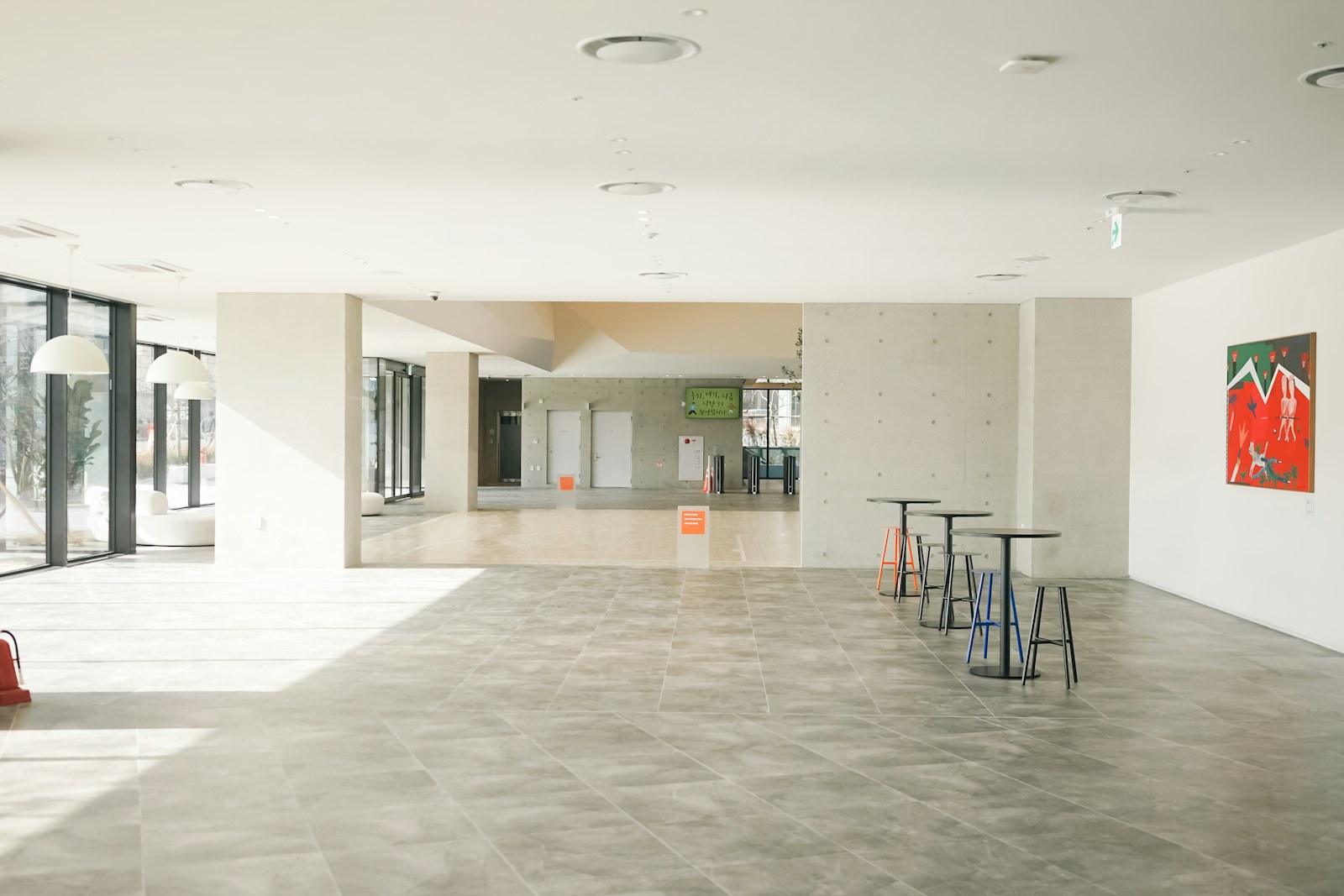 a large room with a lot of tables and chairs