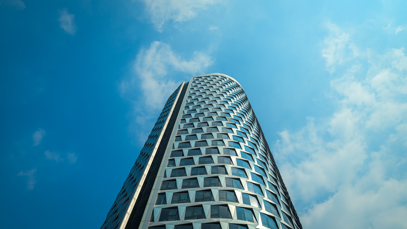 A very tall building with lots of windows