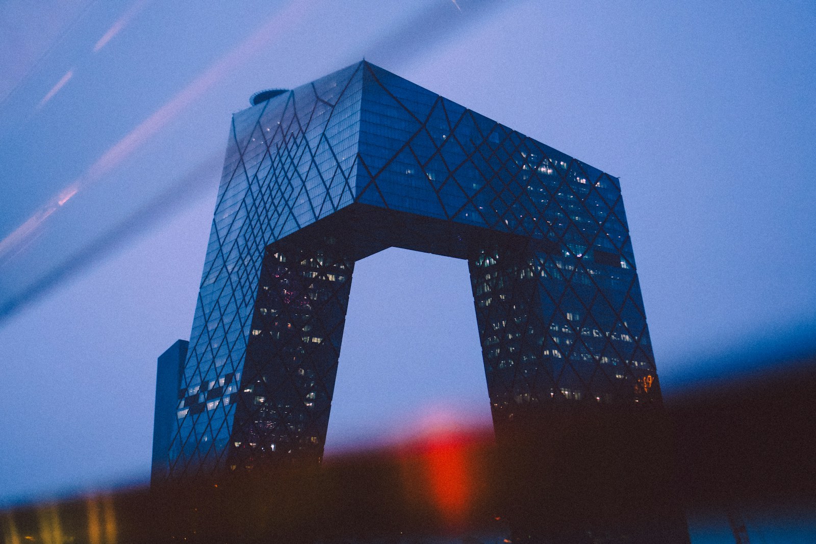 a very tall building sitting in the middle of a city