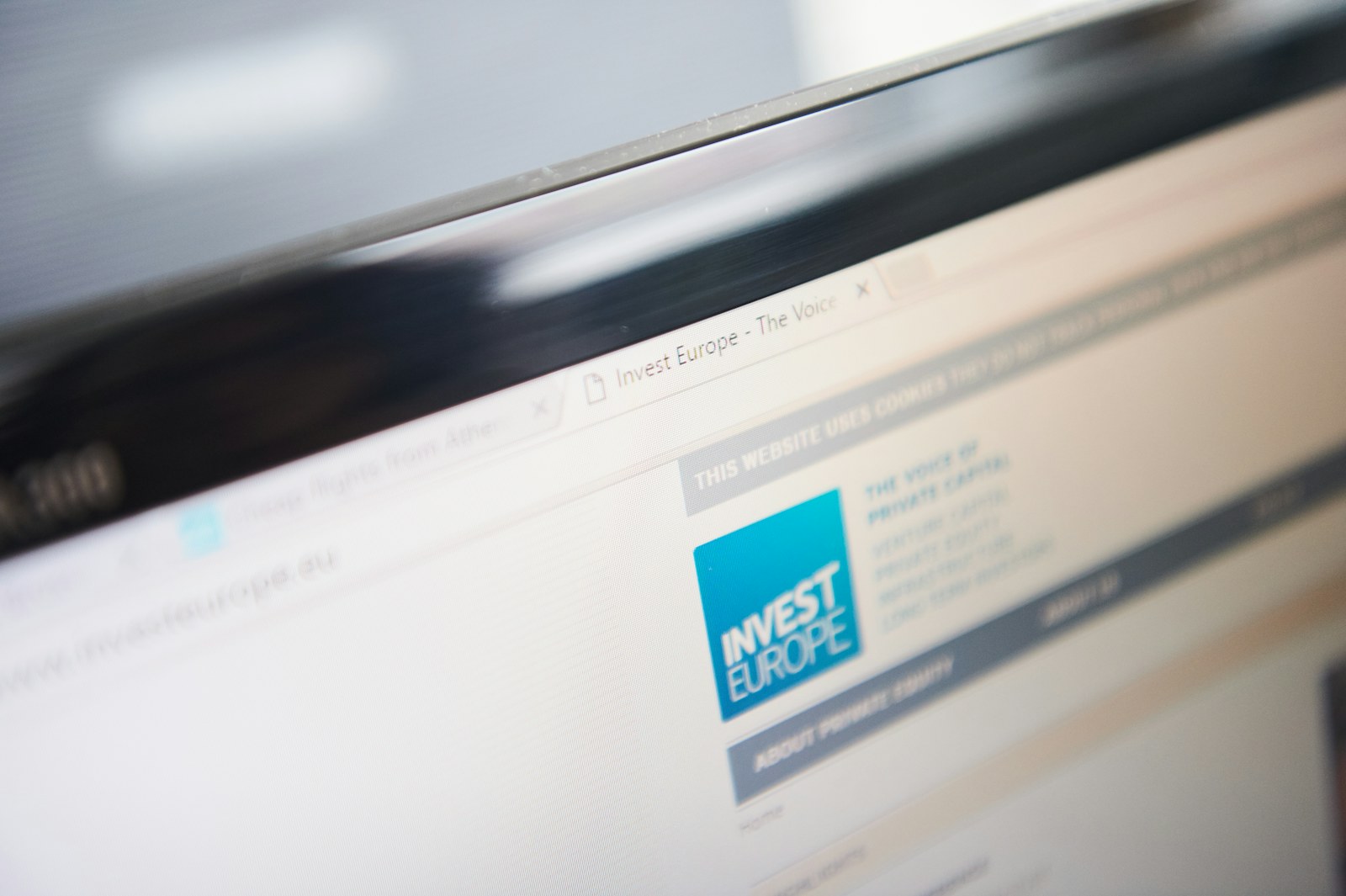 Computer screen displaying the invest europe website