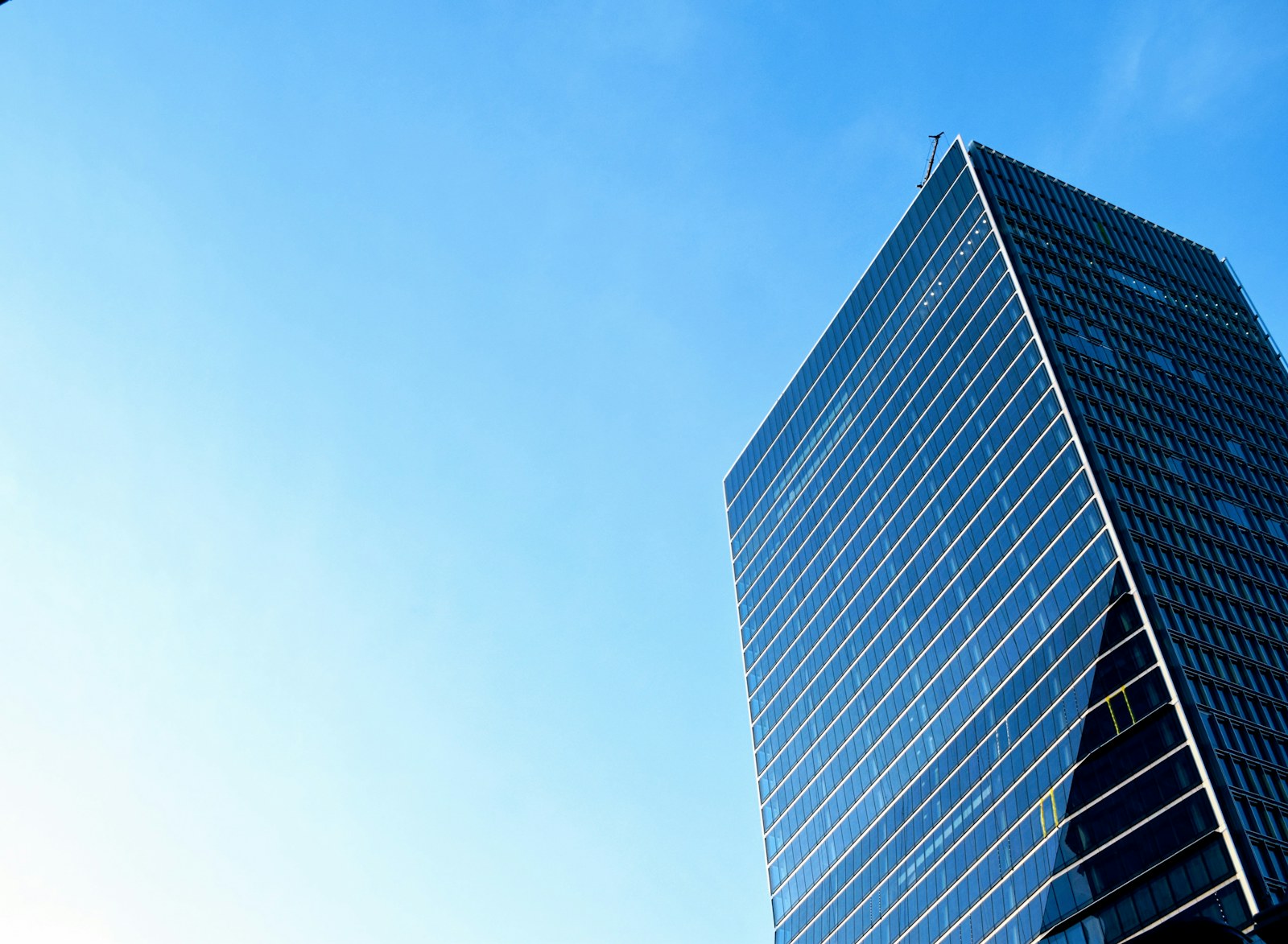 a very tall building sitting next to a traffic light